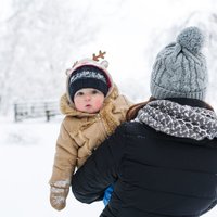 Kā izzināt pasauli ar zīdaini un mazu bērnu aukstajā janvārī