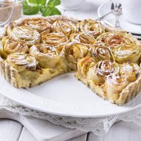 Plātsmaizes un pīrāgi – lērums ābolkūku recepšu atvasaras baudīšanai
