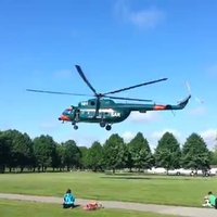 ВИДЕО: В Парке победы приземлился спасательный вертолет