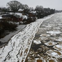 Daugavā lejpus Jēkabpils ūdens līmenis pazeminās