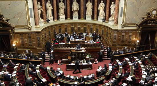 Парламент Франции закрепил право на аборт в Конституции