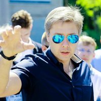 Ušakovs samaksājis sodu; domes 'Facebook' lapas svešvalodās uzturēs par savu naudu
