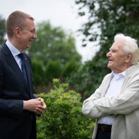 Aktieri Jāni Kubili simtajā jubilejā sveic Valsts prezidents Edgars Rinkēvičs