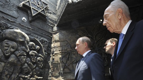 Vladimir Putin  and Shimon Peres