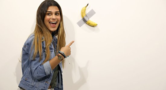 'Banānu kari' mākslā: provokatīvi mākslas darbi ar banānu centrā