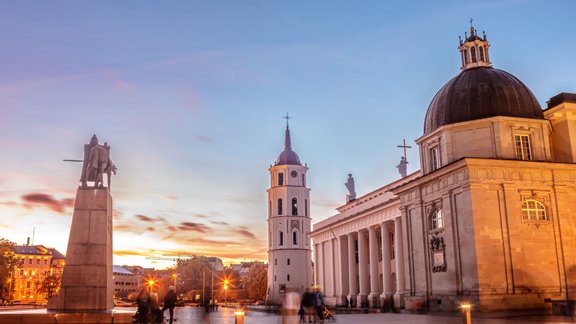 Viļņa katedrāle laukums saulriets