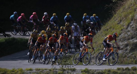 'Tour de France' posmā ar diviem sarežģītiem kāpumiem Neilands ierindojas 72.vietā