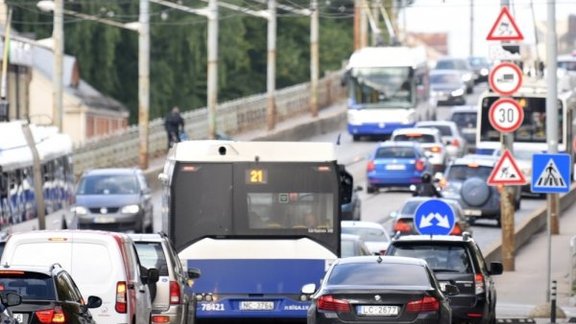 Gaisa tilts VEF Rīgas satiksme trolejbuss sastrēgums