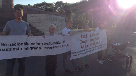 Protesti pret bēgļu uzņemšanu Latvijā - 36