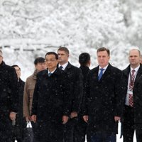 Foto: Latvijā ierodas Ķīnas premjers
