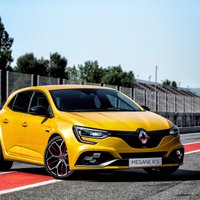 'Renault Megane RS' tagad arī 300 ZS jaudīgajā 'Trophy' versijā