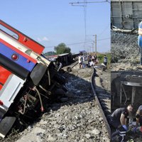Turcijā no sliedēm noskrējis vilciens uz Stambulu; 10 bojāgājušie