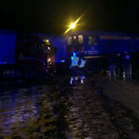 Foto: Bolderājā vilciens sadūries ar kravas auto