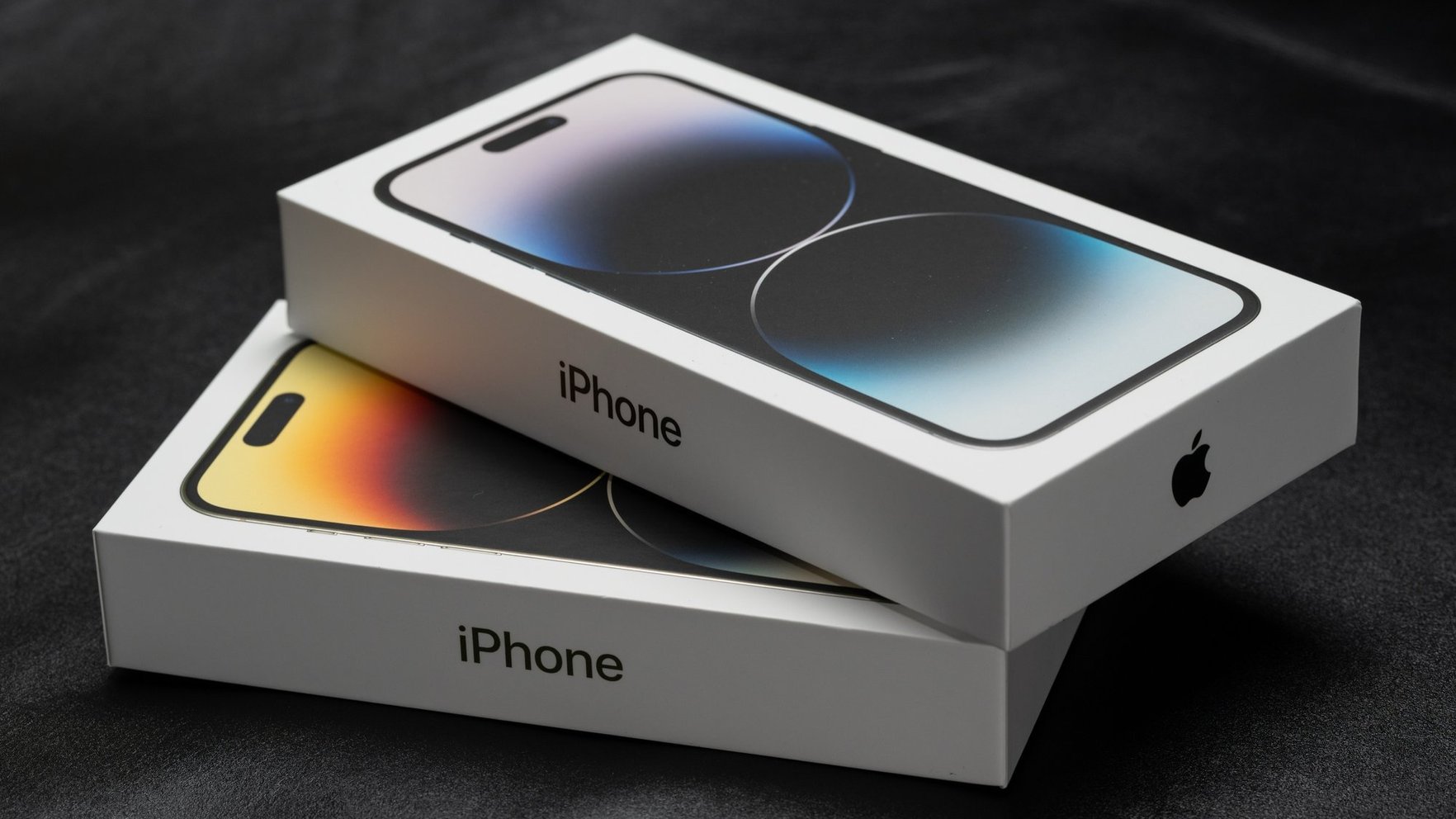Lai izvairītos no tarifiem, "Apple" ar lidmašīnām uz ASV pārvedis 600 tonnu smagas "iPhone" kravas