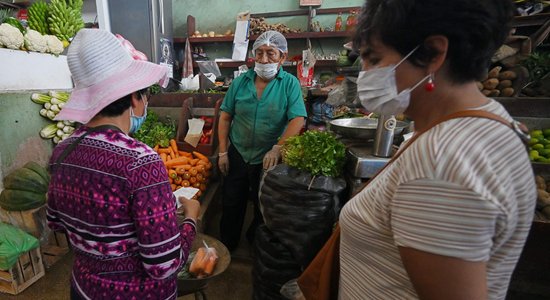 Karantīnas režīmā Peru vīrieši un sievietes mājas varēs pamest atšķirīgās nedēļas dienās