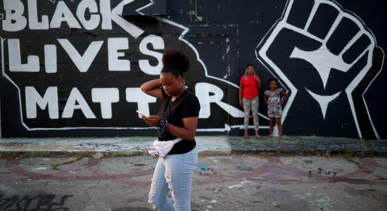 В США произошли столкновения с полицией после гибели афроамериканца при задержании