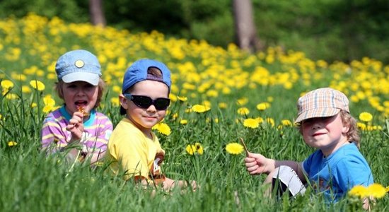 No klaunādes līdz Ričija Rū satikšanai – Rīgas parkos aicina ģimenes priecīgi baudīt kopābūšanu