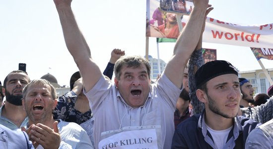 Čečenijā desmitiem tūkstoši protestē pret rohindžu vajāšanu Mjanmā