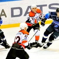 ВИДЕО: Латвийские хоккеисты провели результативные матчи в лиге ВХЛ