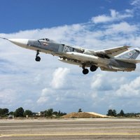 Krievijas aviobāzi Sīrijā atstāj pirmā kara lidmašīnu grupa
