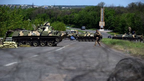 Ukrainian soldiers army tank