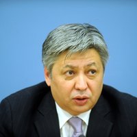 Kirgizstānas ārlietu ministrs izvairās no atbildes uz jautājumiem par strīdu ar baņķieri Belokoņu