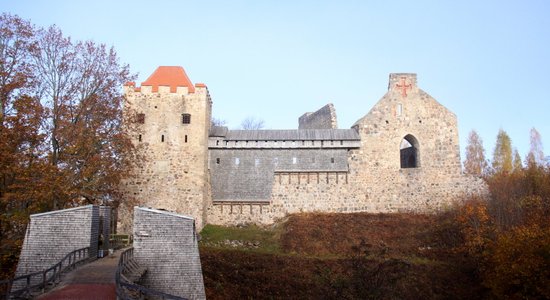 Аварийная реставрация стены Сигулдского замка обошлась в 670 тысяч евро