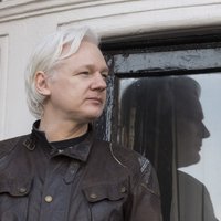 'WikiLeaks': Pret Asanžu vēstniecībā Londonā izvērsta 'spiegošanas operācija'