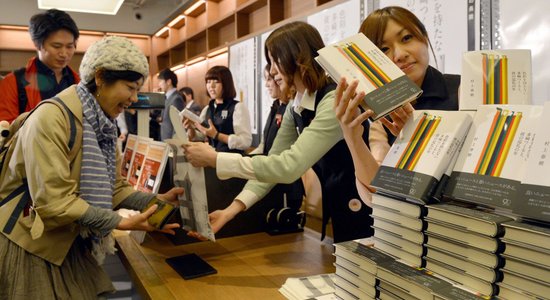 Новый роман Харуки Мураками стал самой продаваемой книгой в Японии