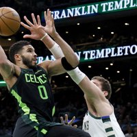 Bostonas "Celtics" pieveic vienu no galvenajām konkurentēm