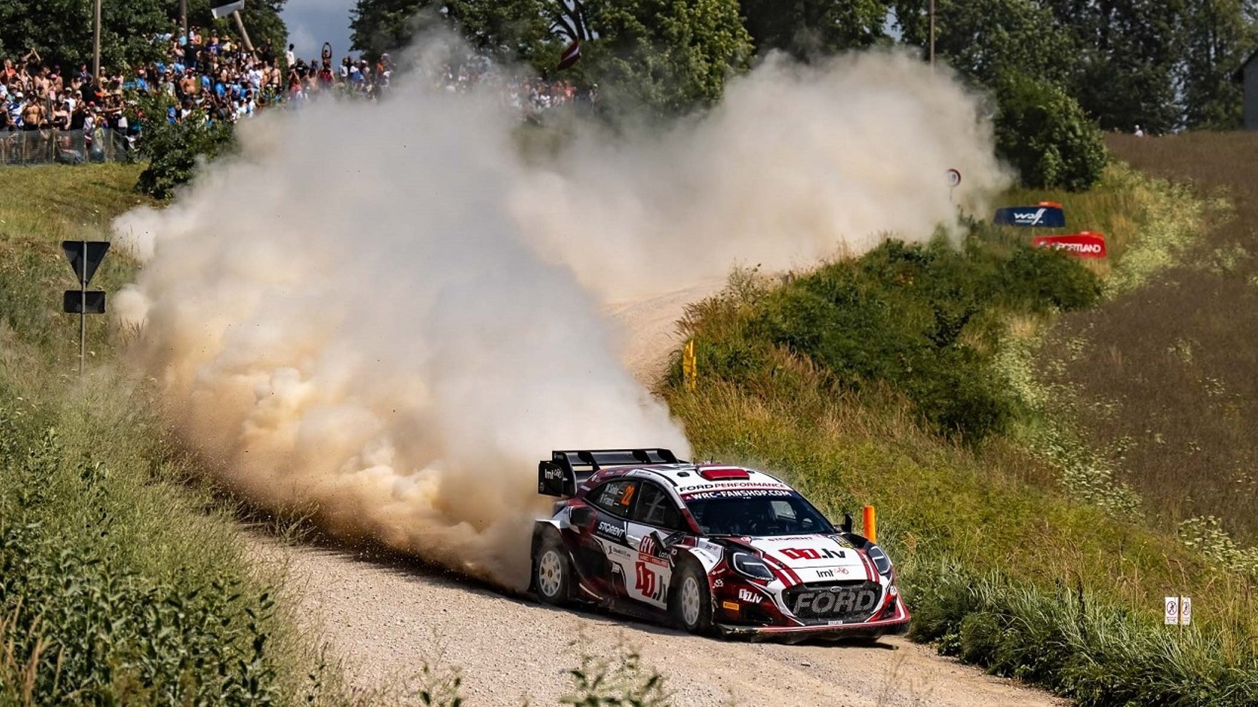 Sesks noslēdzošo "Tet Rally Latvia" dienu sāk ar lielu lēcienu un ceturto pozīciju ātrumposmā