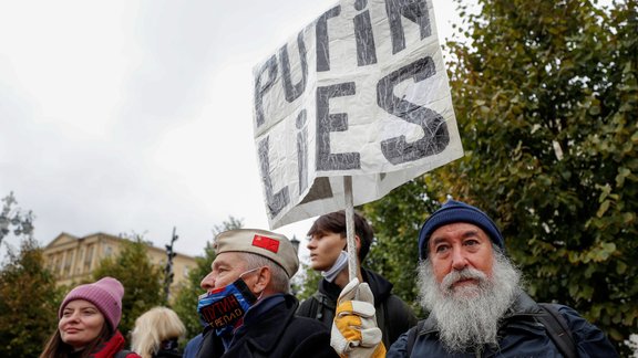 Maskavā simtiem cilvēku protestē pret vēlēšanu rezultātu falsifikāciju - 1