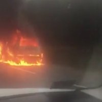 ВИДЕО: На Таллинском шоссе загорелась машина – движение блокировано