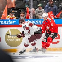 Latvijas hokejisti otrajā spēlē Šveicē 'neatslēdz' pretinieku vārtus