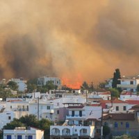 Греция в огне: власти говорят об изменении климата, отельеры - о катастрофе библейских масштабов