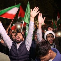 Ликование и страх возмездия. Каковы настроения в Иране после удара по Израилю?