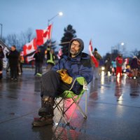 Kanādas policijai izdevies pilnībā atbrīvot no protestētājiem tiltu uz robežas ar ASV