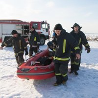 Fotoreportāža: Kā glāba žibulētājus Rīgas jūras līcī