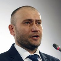 Maskava izsludina meklēšanā Ukrainas nacionāļu organizācijas līderi Jarošu