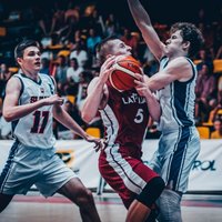 Latvijas U-18 basketbolisti teicami aizvada pēdējo ceturtdaļu un ar uzvaru sāk EČ