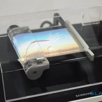 ВИДЕО: Samsung показала сворачивающийся в трубку 5,7-дюймовый дисплей