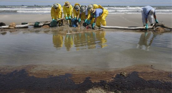 BP piekrīt samaksāt kompensācijās par naftas izplūdi Meksika līcī 7,8 miljardus dolāru