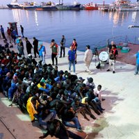Ruanda piesakās uzņemt 30 000 Lībijā paverdzināto migrantu