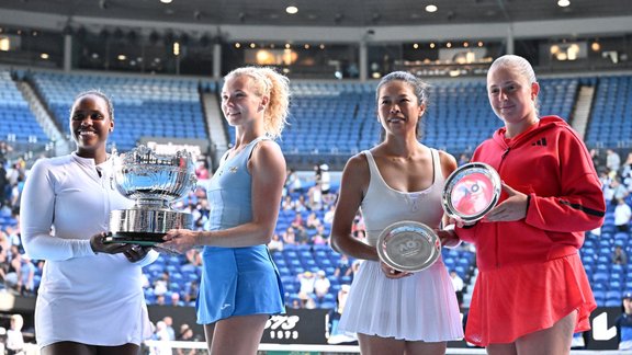 Ostapenko otro gadu pēc kārtas kļūst par "Australian Open" vicečempioni dubultspēlēs