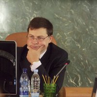 Dombrovskis 'pārraksta vēsturi' – šonedēļ Latvijas premjerēšanas rekords