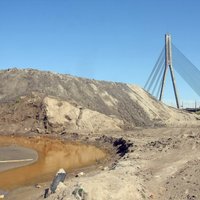 Ameriks: 'Juglas krasti' smilšu kalnu pie Vanšu tilta neizvedīs solītajā laikā