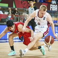 Latvijas U-19 izlase pēc trim nerezultatīvām ceturtdaļām pārspēj Irānas basketbolistus