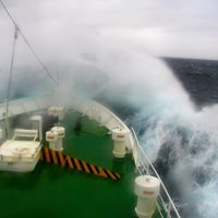 ЧП на борту парома Romantika: судно причалит в Риге с 11-часовым опозданием