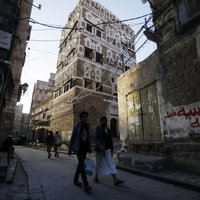 Huti Jemenā raķešu triecienā nogalina vismaz 80 karavīrus