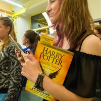 Literatūras kritiķi vīlušies jaunās Harija Potera izrādes scenārijā